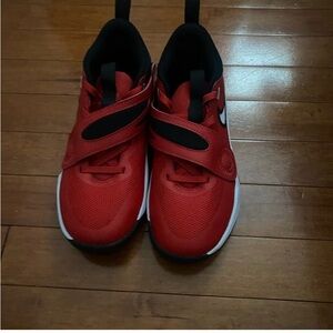 Nike hustle red young kids shoes brand new